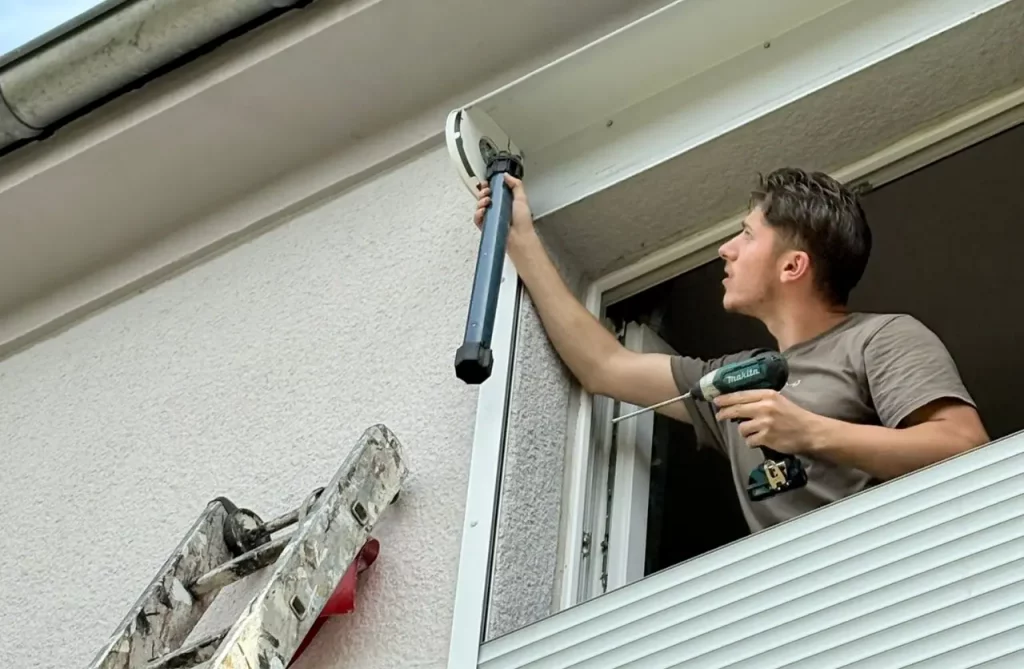 Gebrochene Rolladenlamellen ersetzen – fachgerechter Austausch von Aluminium-Lamellen