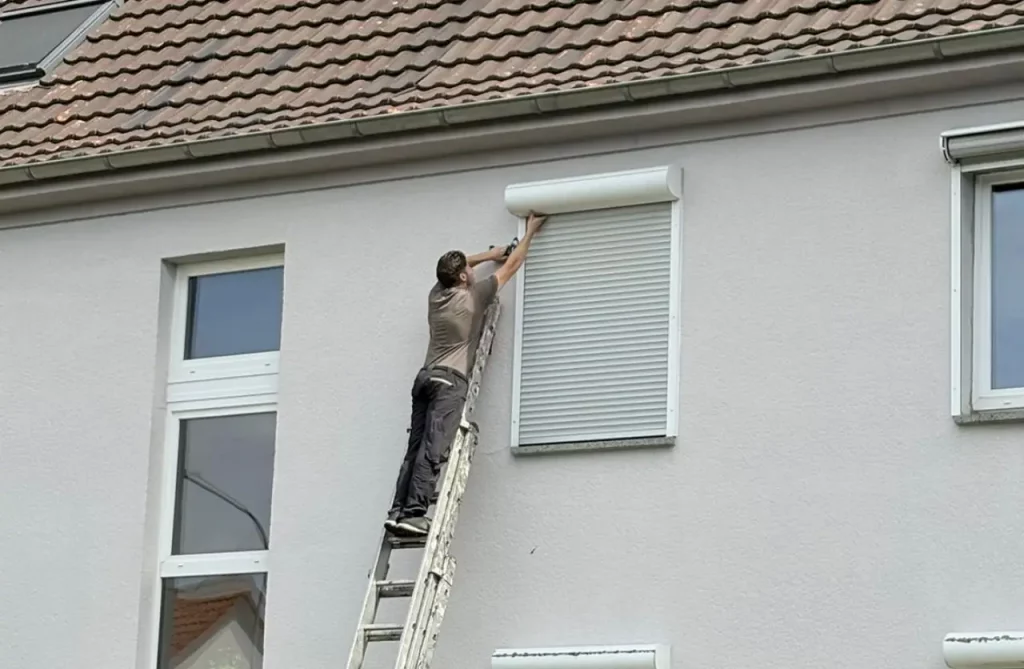 Rolladenkasten öffnen und Lamellen reparieren – gezielte Rolladenreparatur statt Austausch